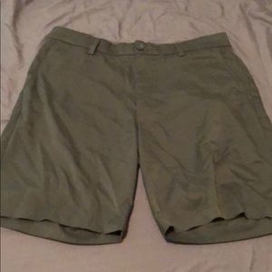 Men’s golf shorts